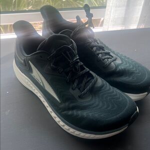 Altra Torin 7 black sz 11.5. Worn twice.  Pet free: smoke free home